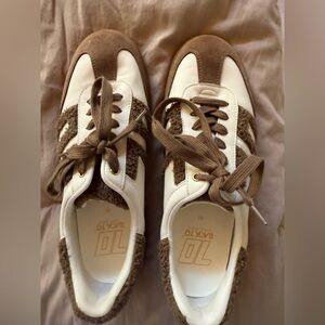 Back 70 Cloud. Leather with Brown soft shearling like fabric and brown laces